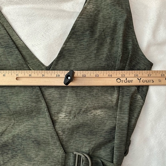 Lululemon LAB Wrap it Up Belted Midi Dress 4 sage green sweat wicking stretch - Picture 9 of 10